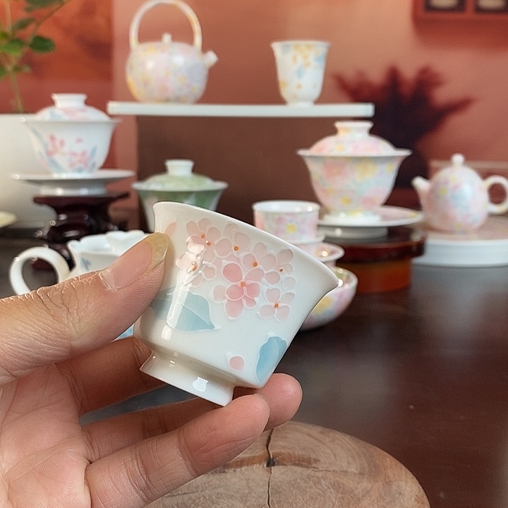 绣球花釉下品茗杯