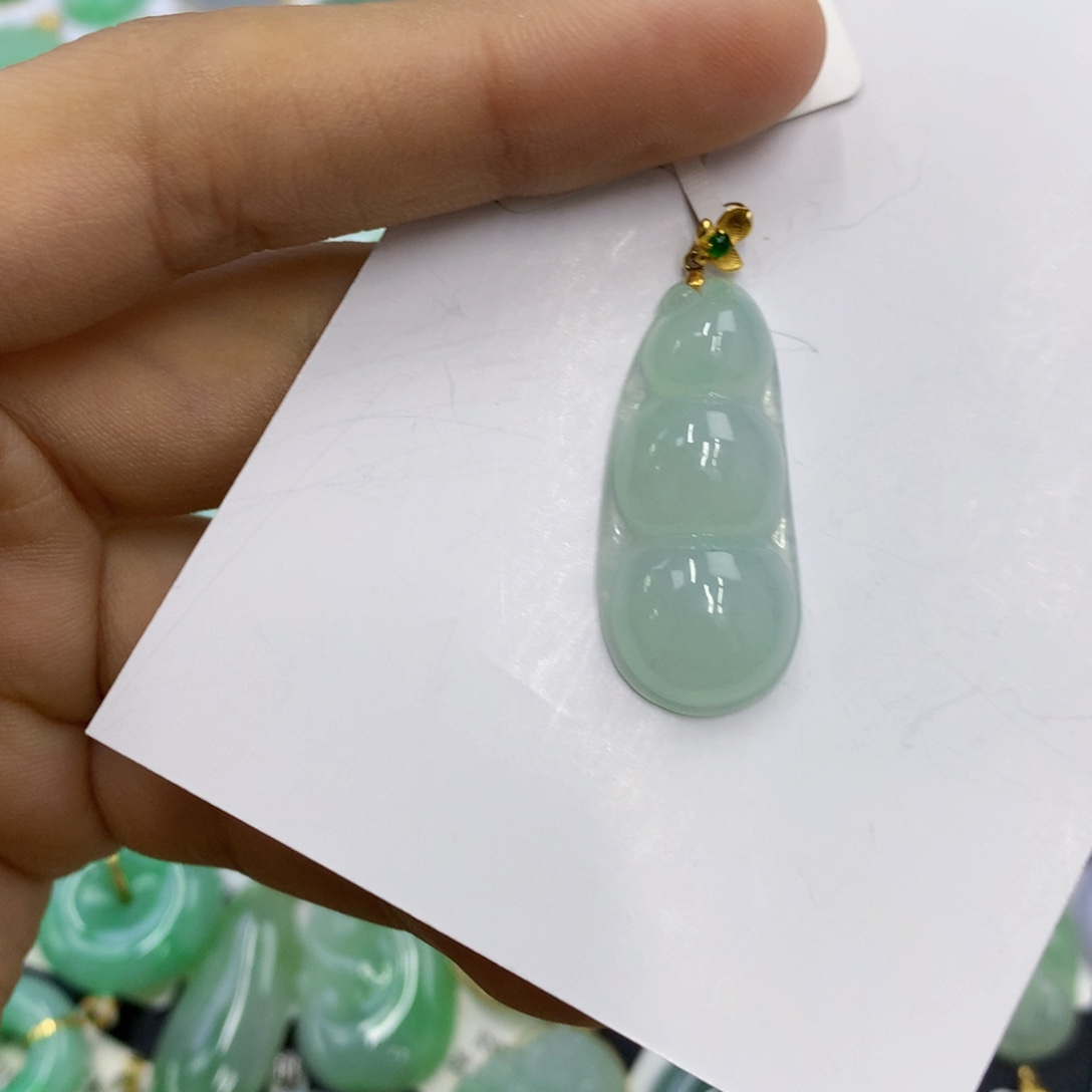 翡翠18K金镶嵌颈饰翡翠