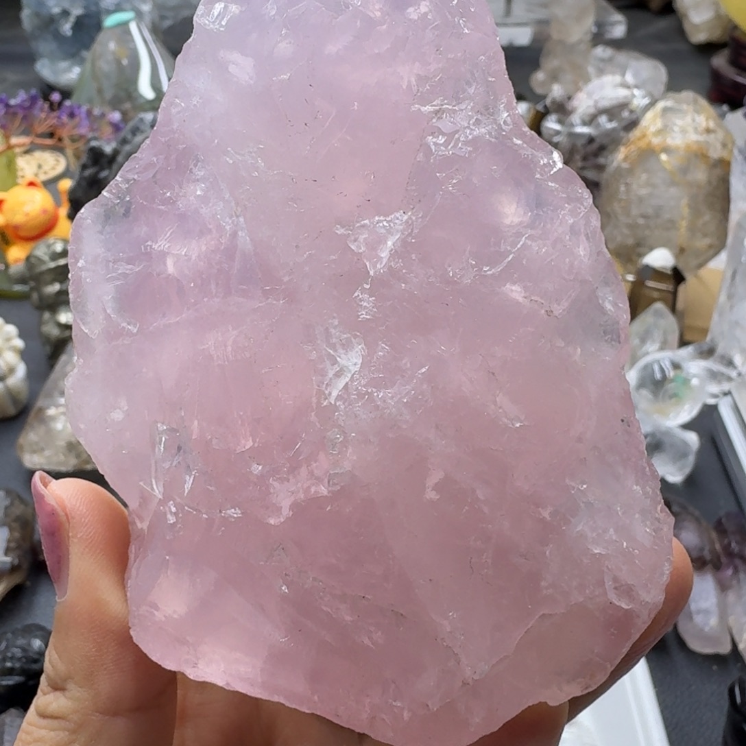 粉晶的原石是一个