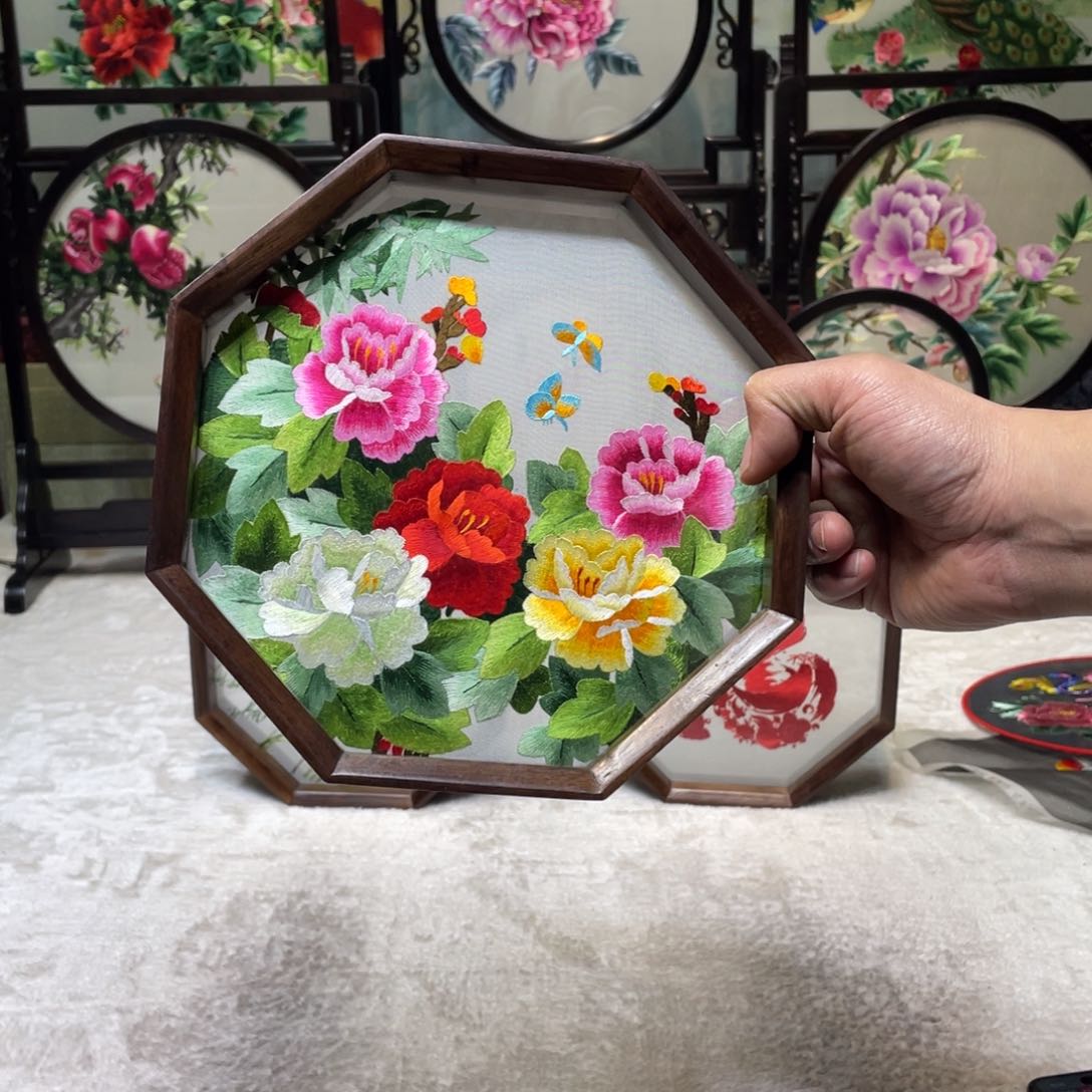 刺绣非遗传承摆件