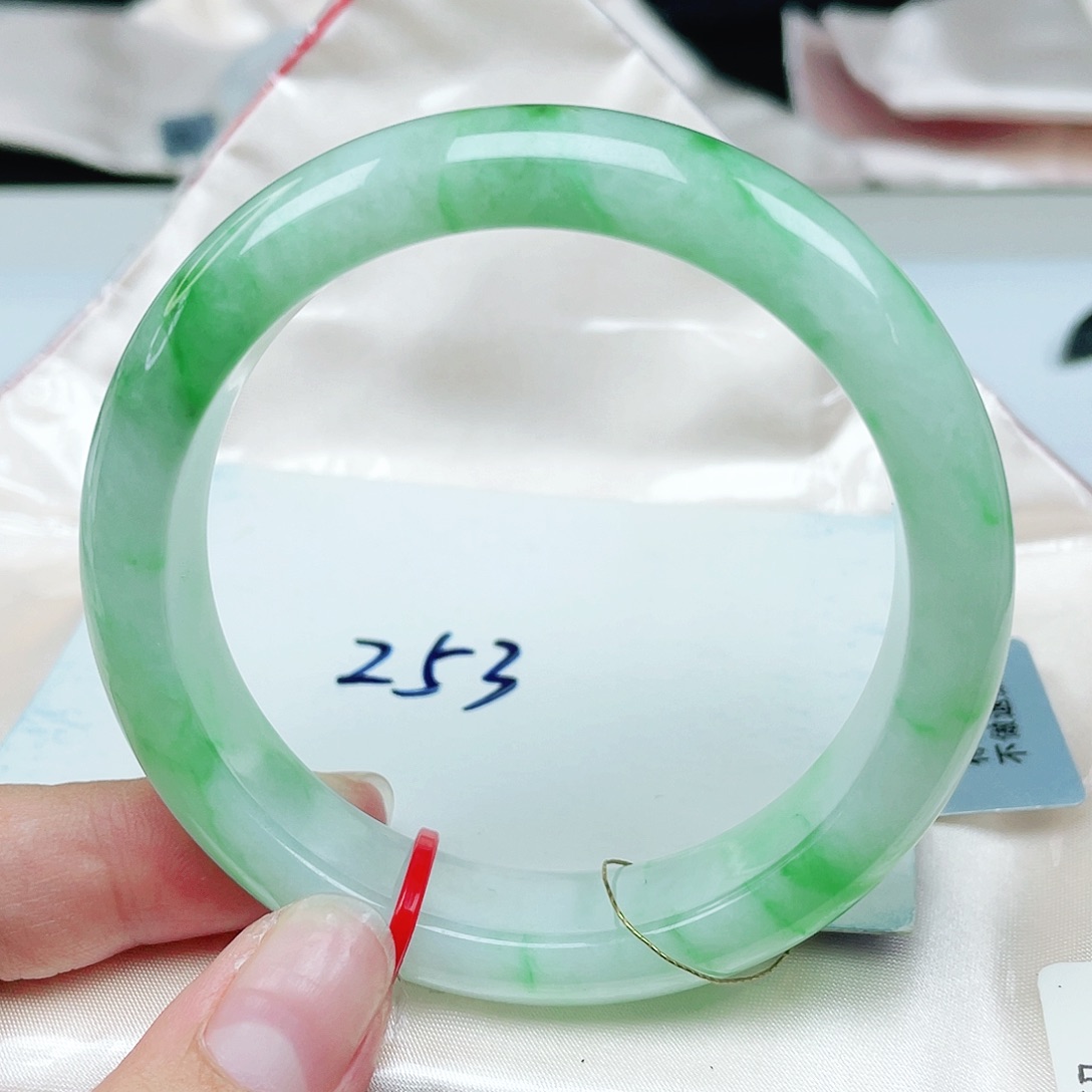 翡翠未镶嵌手镯正圈54.8