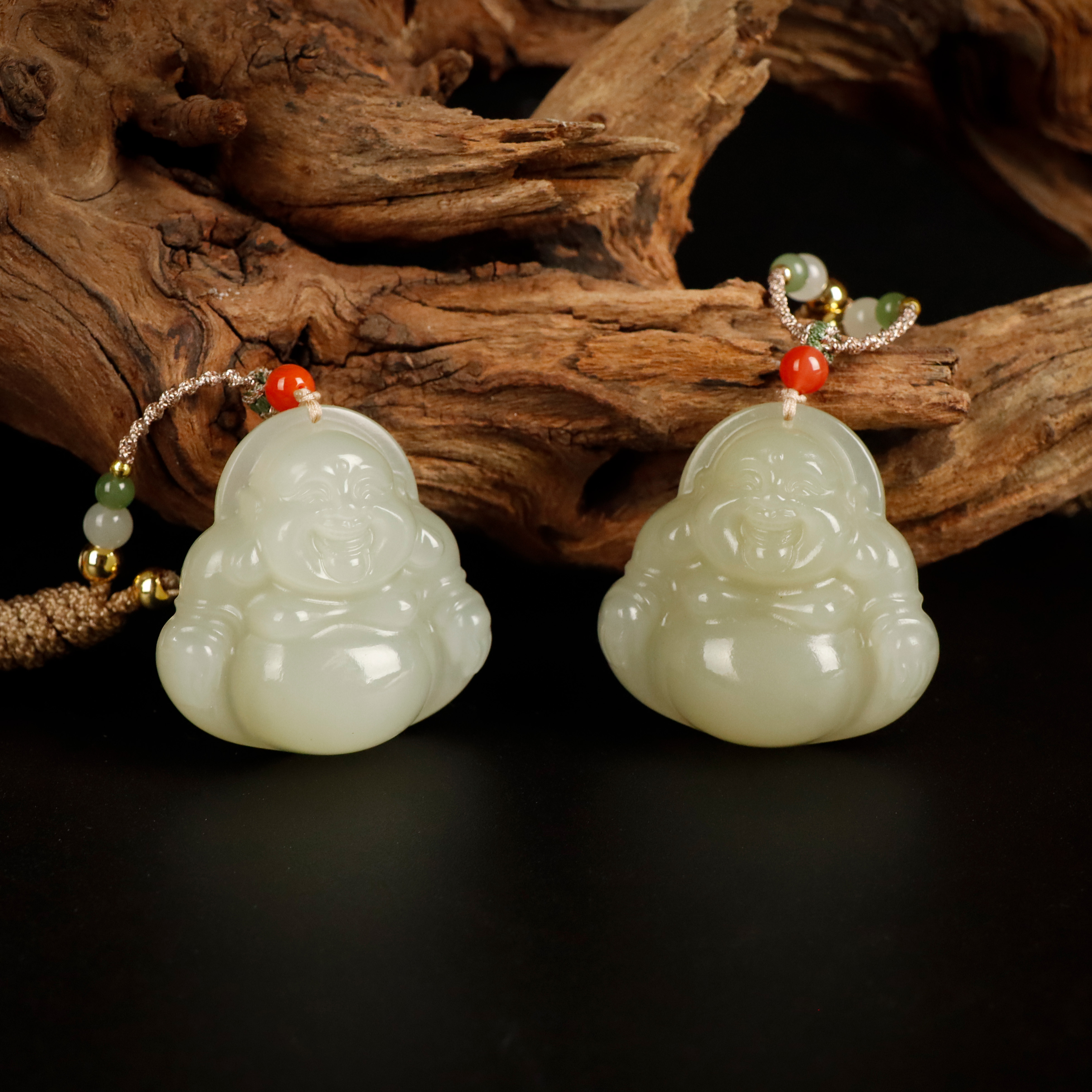 【云集珠宝】天然和田玉高冰起荧光佛公吊坠35*35*11mm多样性发其一