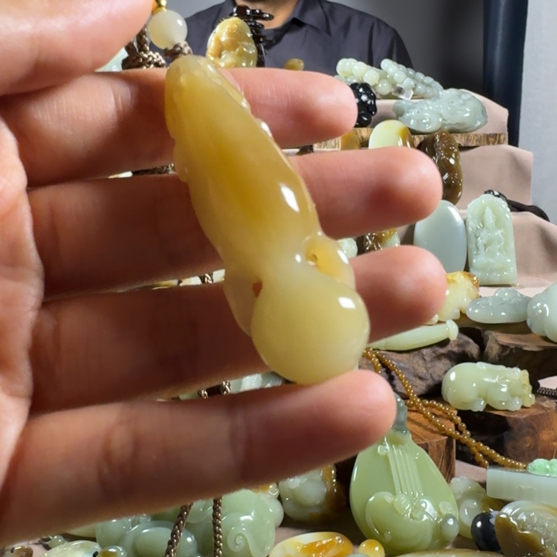 和田玉（糖玉）未镶嵌颈饰