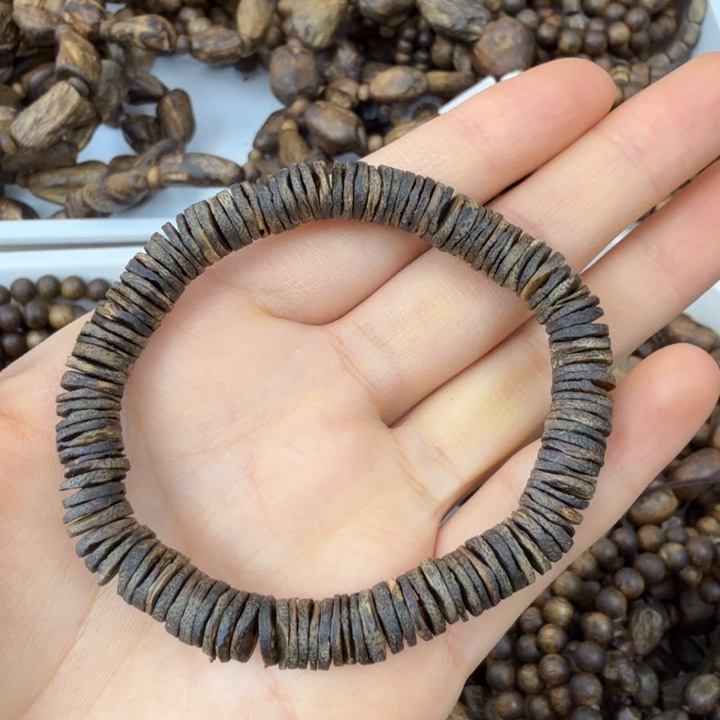 沉香手串小***～沉香绿奇楠药片沉水卡八