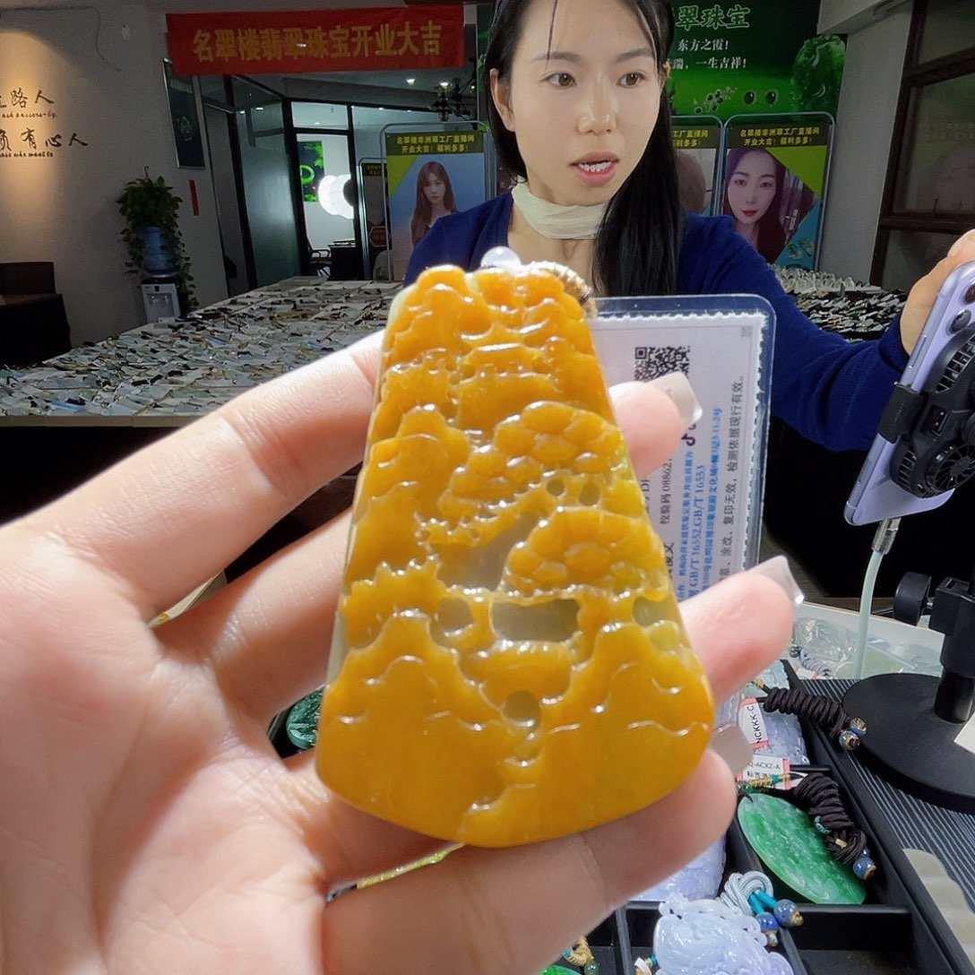 颈饰未镶嵌翡翠一个