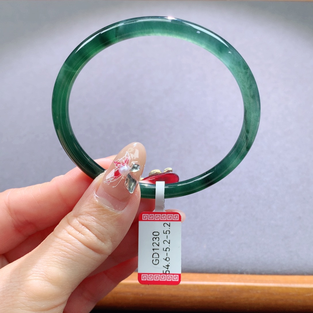 翡翠手镯未镶嵌天然翡翠手镯