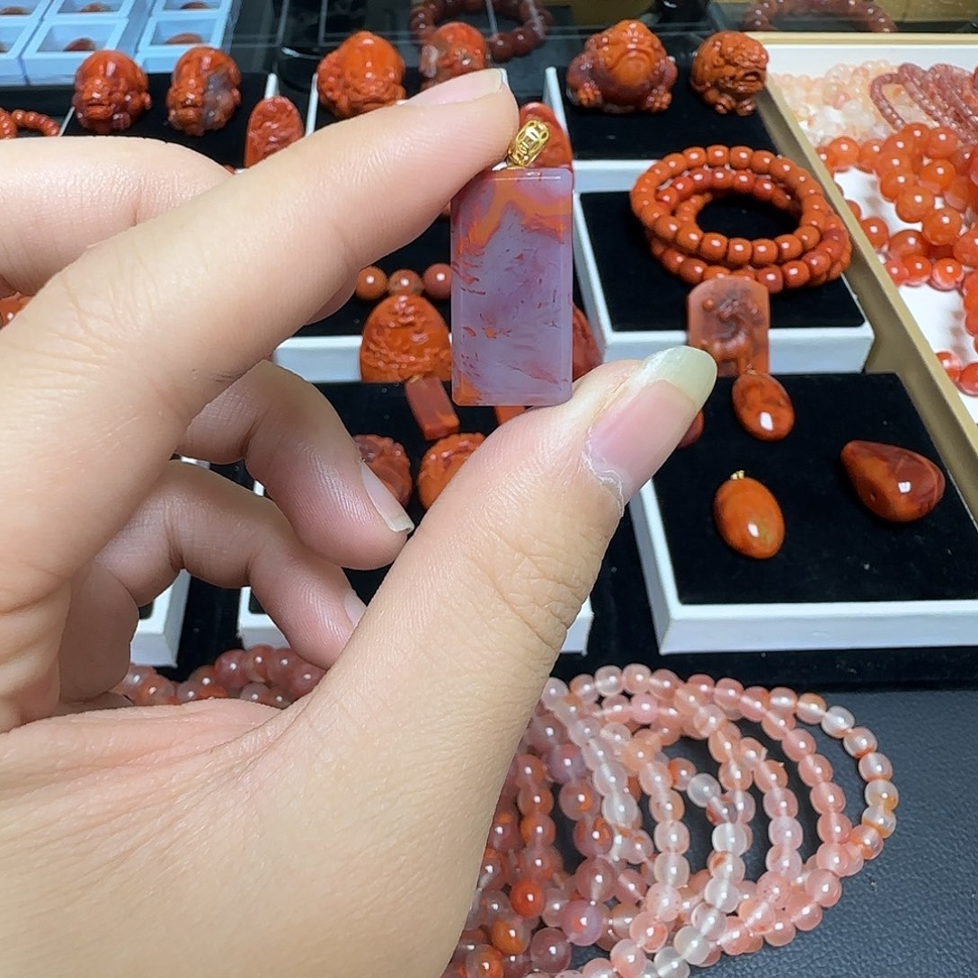 南红玛瑙18K金镶嵌颈饰