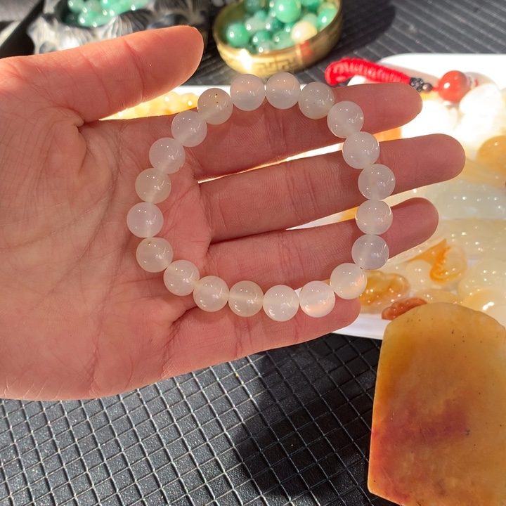 石英质玉（黄龙玉）未镶嵌颈饰