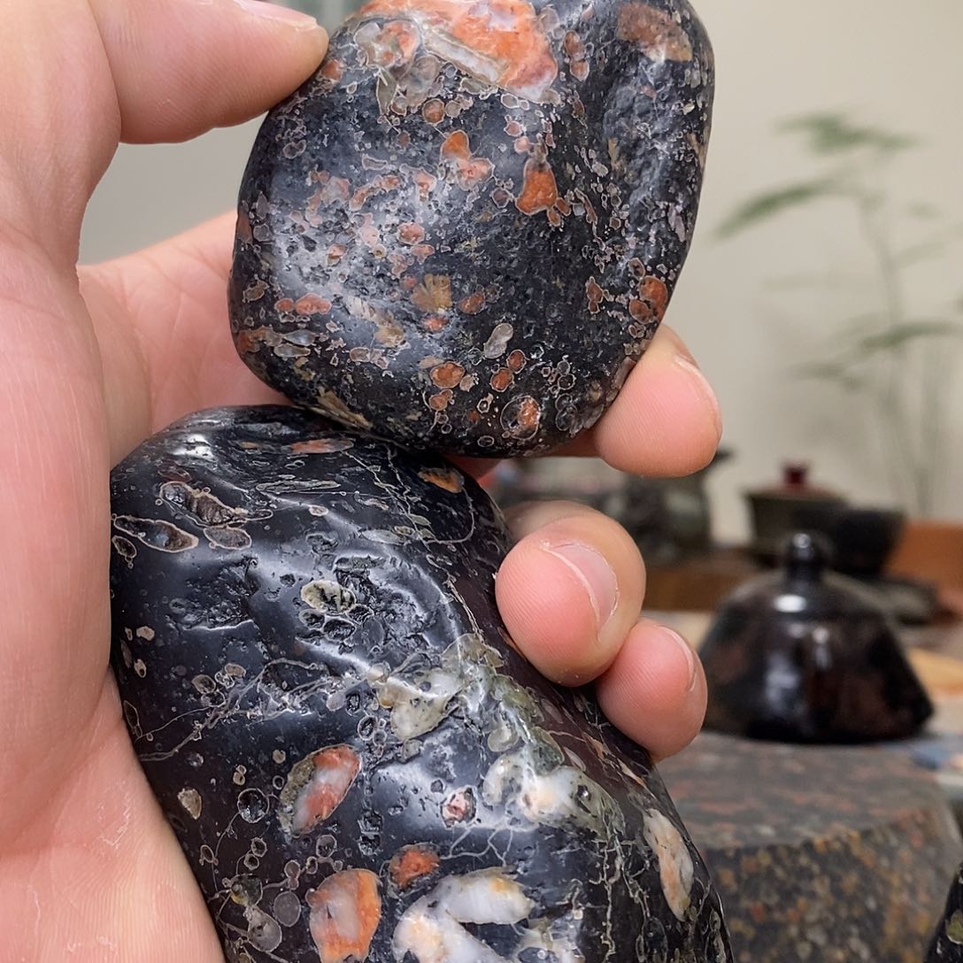 天***）豫石匠梅花玉小鼻嘎随形手把压书石茶宠