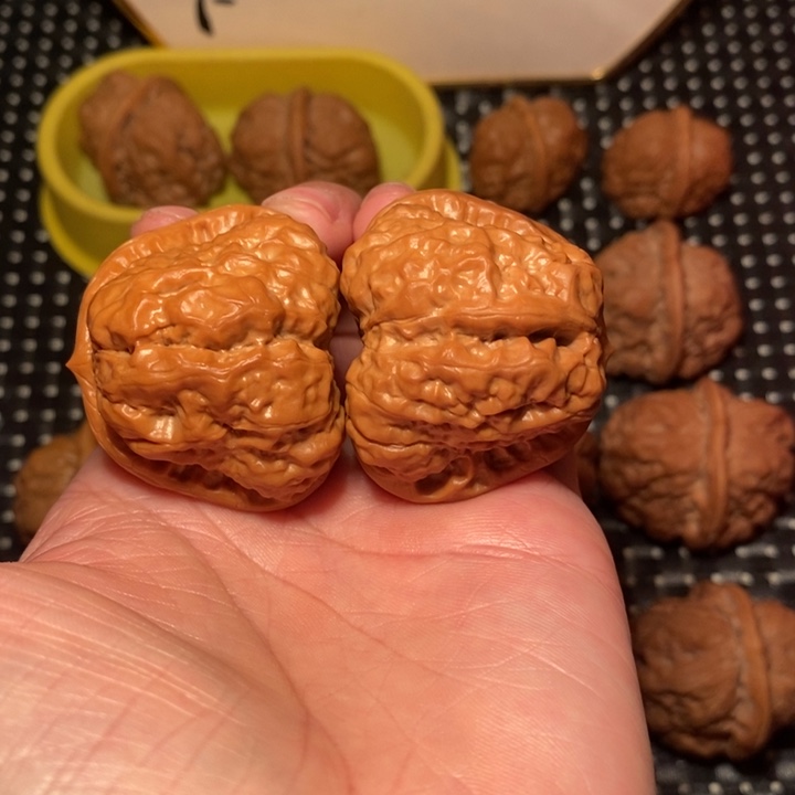 小***、文玩核桃把件蛙王