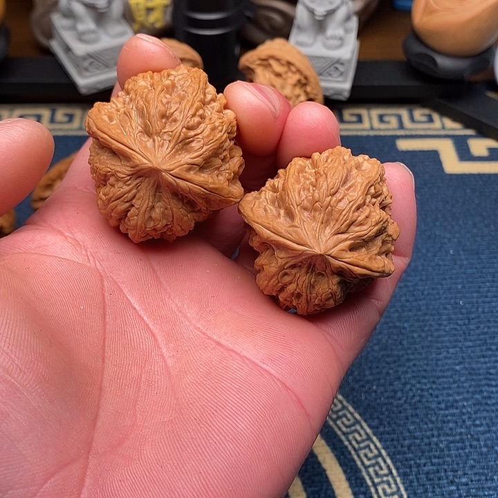 文玩核桃把件凹底42全