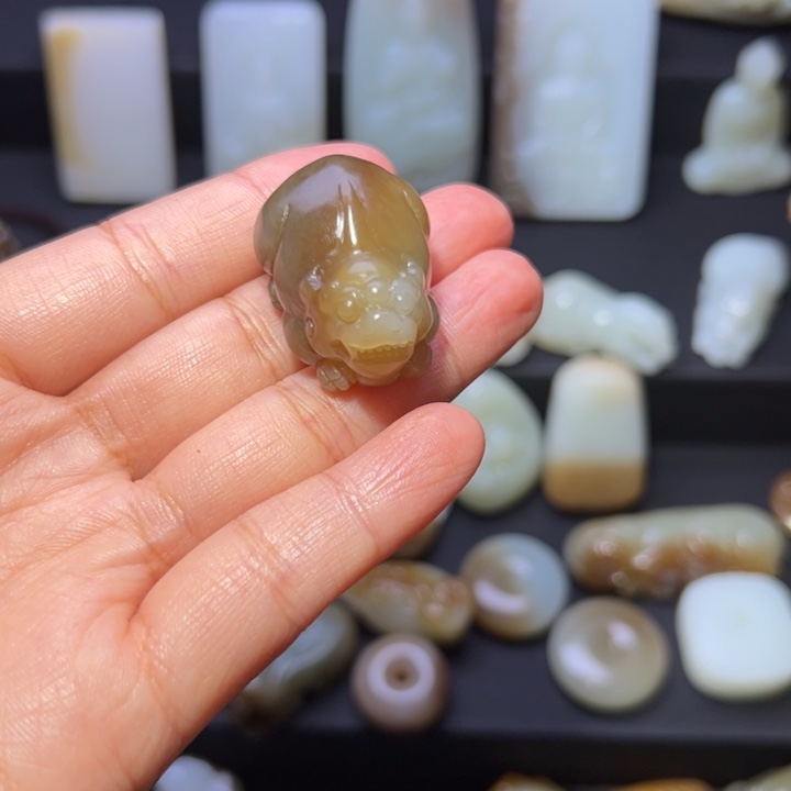 夏***ʸ和田玉（糖玉）未镶嵌颈饰