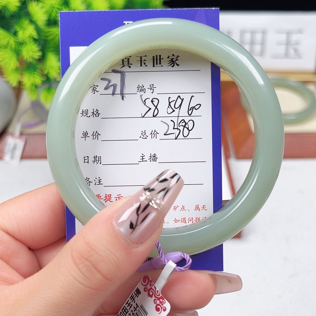 和田玉手镯未镶嵌