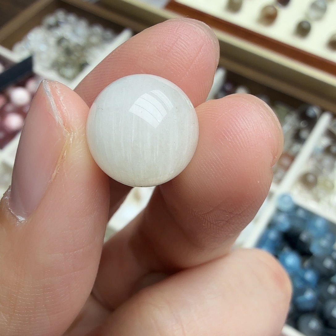 未镶嵌水晶手链白兔毛12.8mm