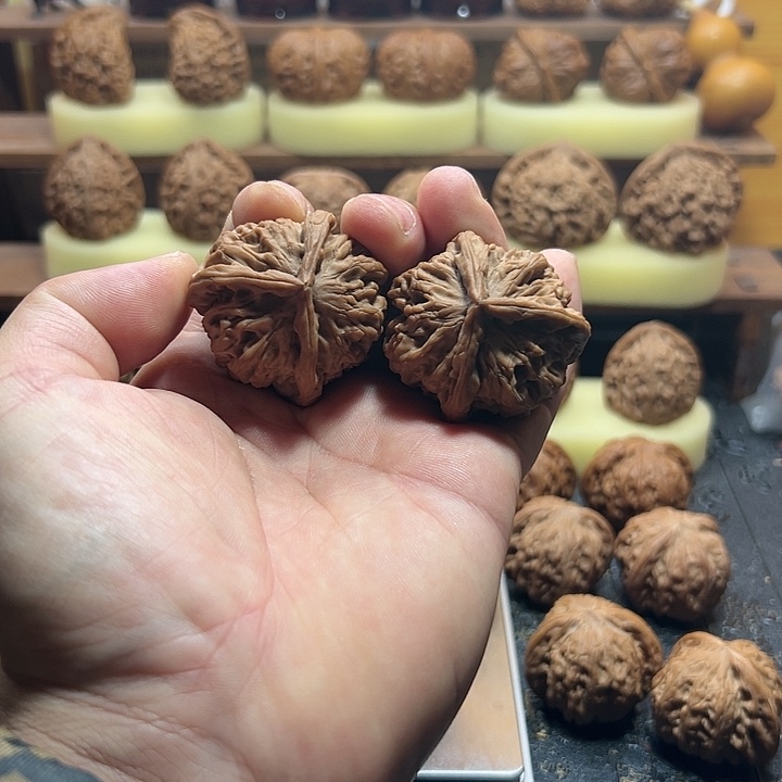 【闪购商品】把件文玩核桃三棱