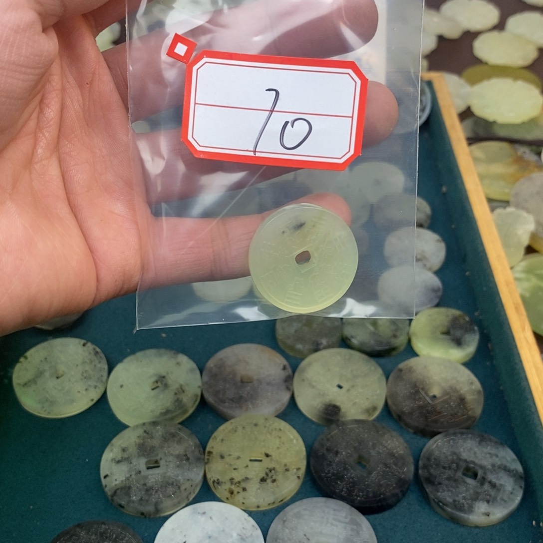 蛇纹石玉颈饰未镶嵌10