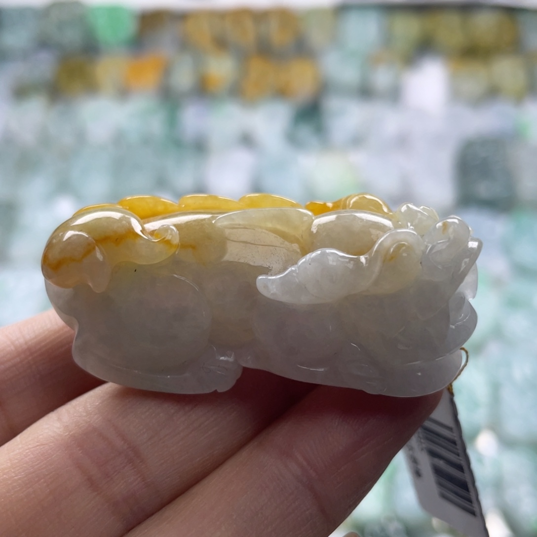 翡翠未镶嵌颈饰貔貅