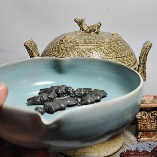 一***瓦汝窑瓷器，完整器一个