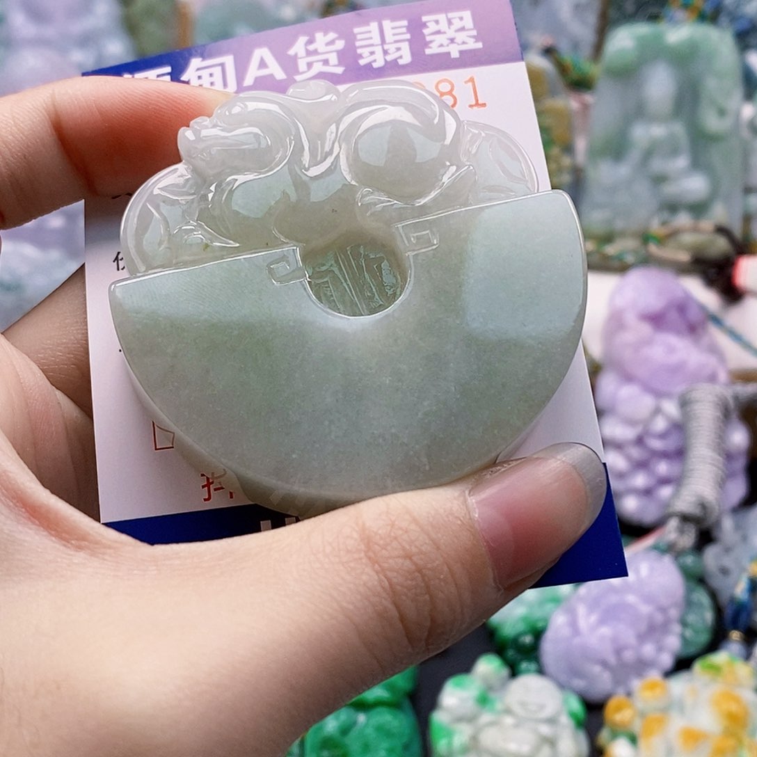 吊坠(不含链)未镶嵌翡翠