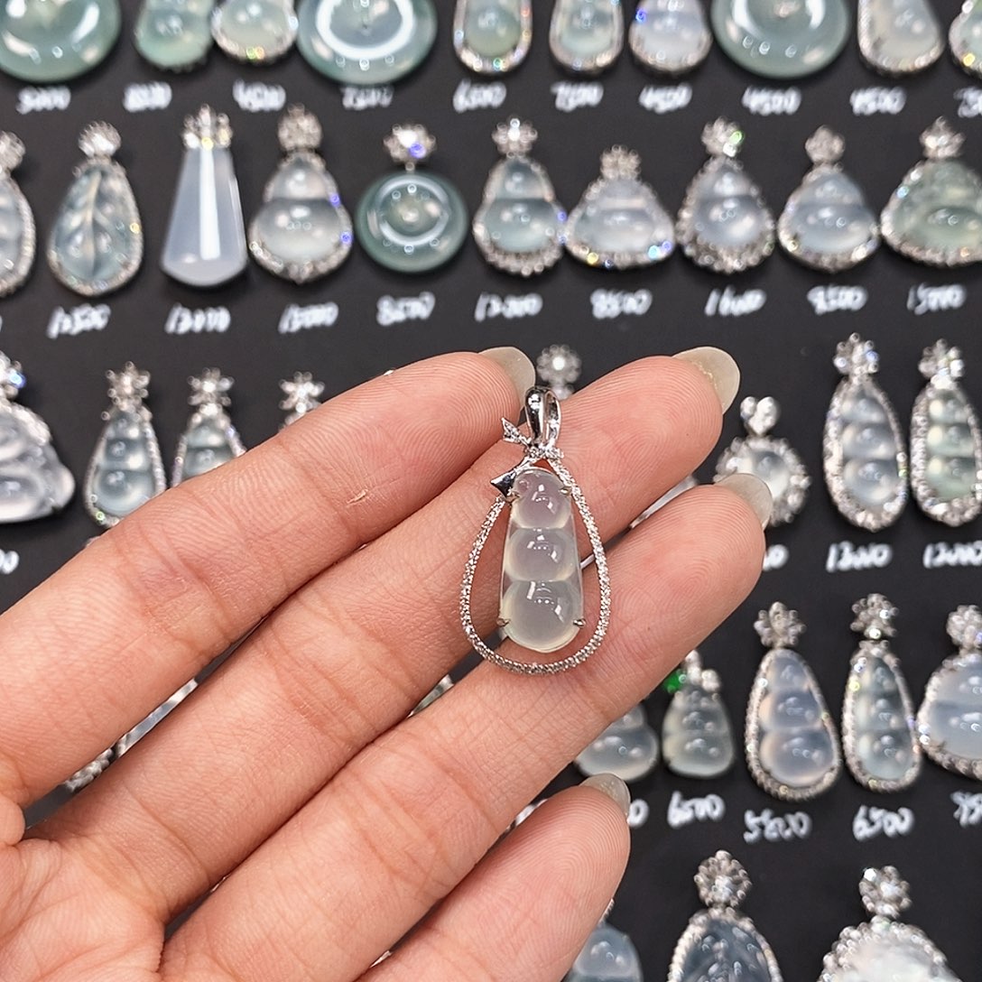 颈饰18K金镶嵌翡翠天然缅甸A货翡翠福豆