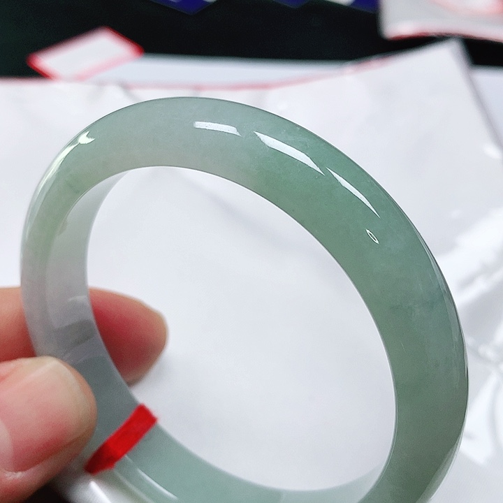 翡翠手镯未镶嵌翡翠手镯未镶嵌