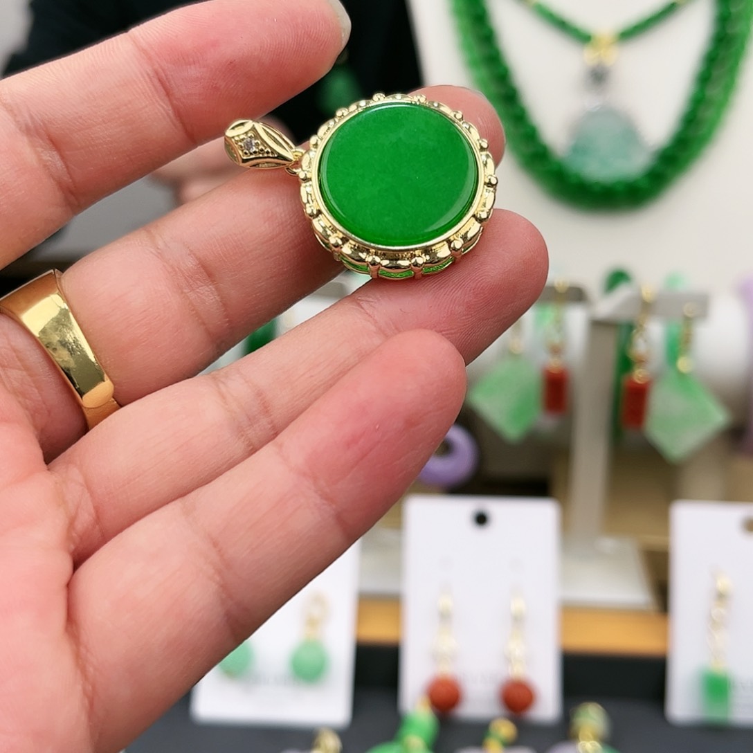 翡翠颈饰未镶嵌我