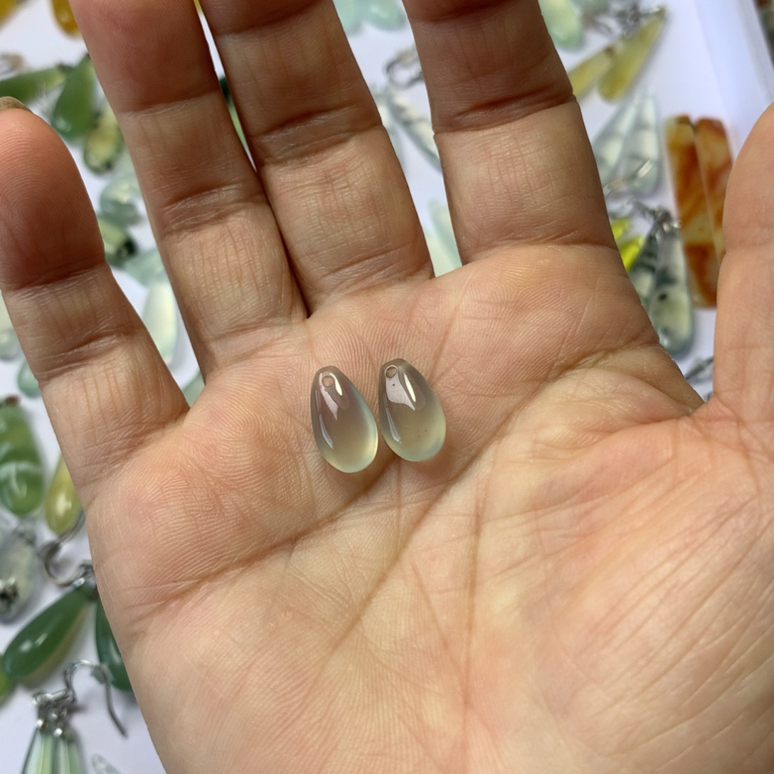 蓝***耶未镶嵌蛇纹石玉耳环