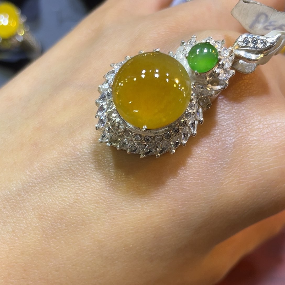 定制翡翠未镶嵌吊坠