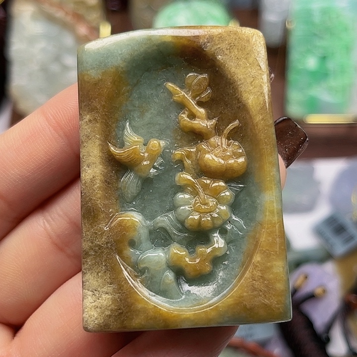 翡翠未镶嵌颈饰挂件