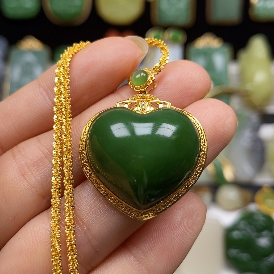 和田玉18K金镶嵌颈饰