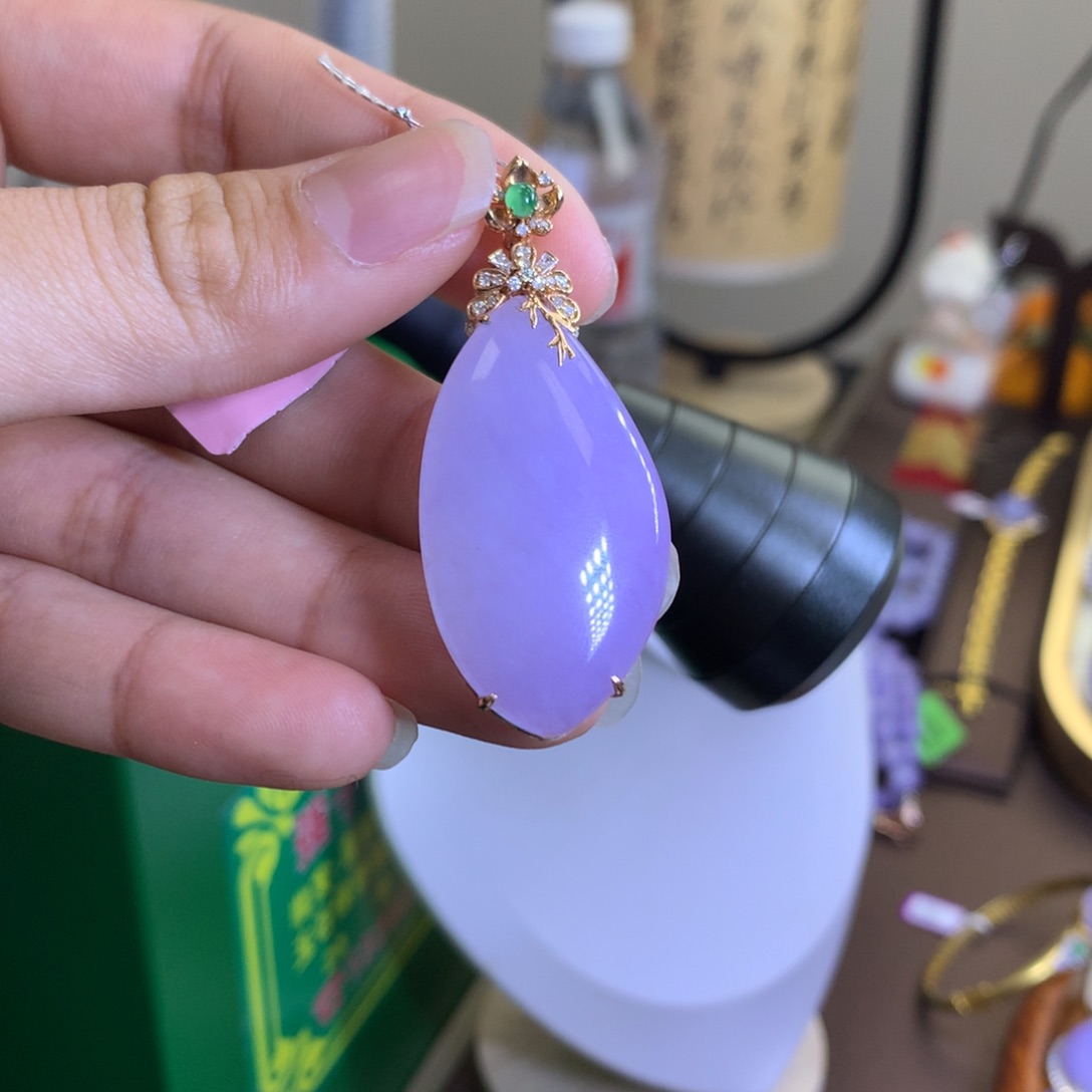 翡翠颈饰18K金镶嵌翡翠