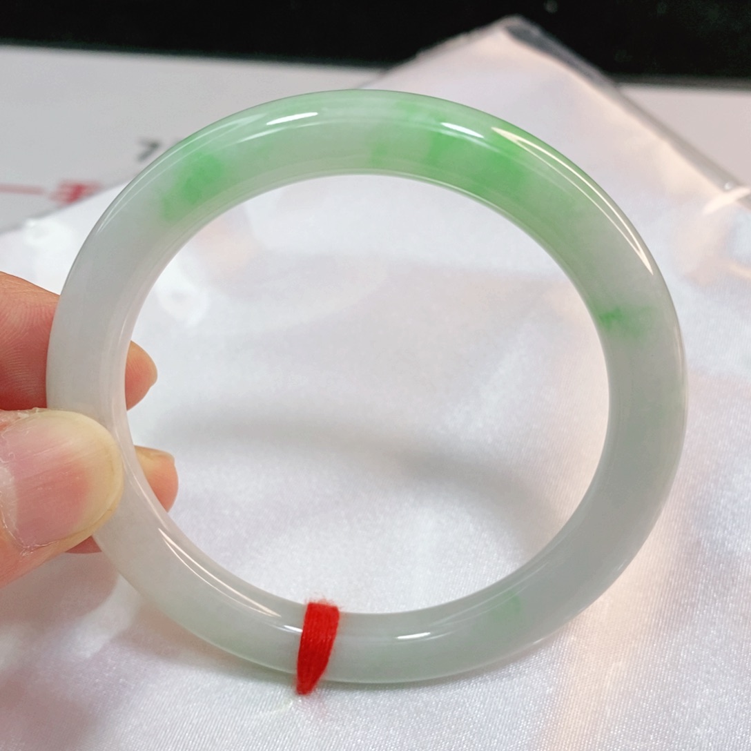 翡翠手镯未镶嵌56圈口圆条