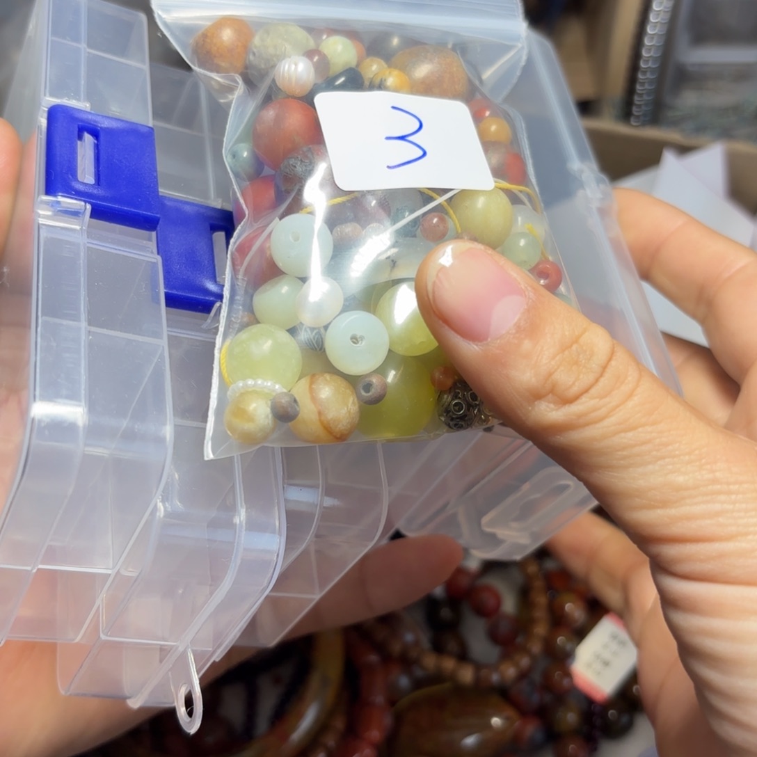 岫岩河磨玉（透闪石质玉）手镯未镶嵌玫*花