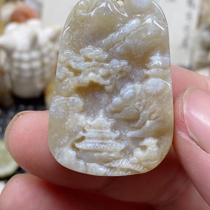 颈饰未镶嵌硅化珊瑚（珊瑚玉）有瑕 小