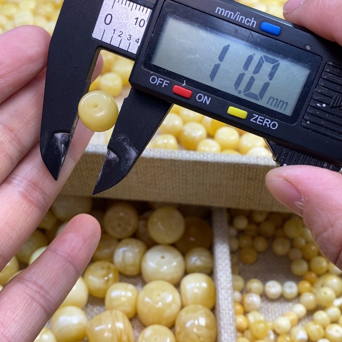 琥珀未镶嵌裸石原矿蜜蜡配珠