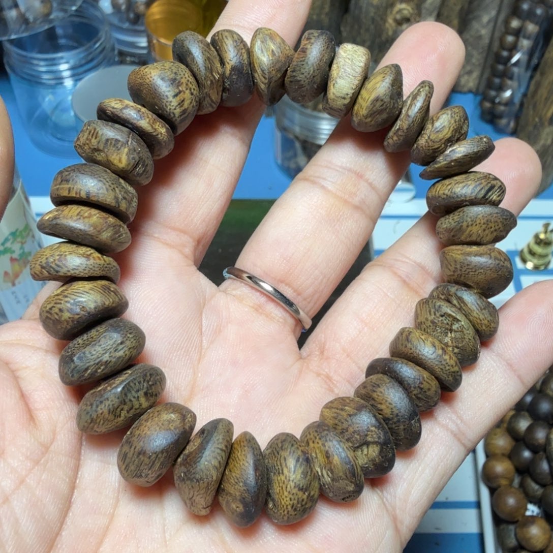 白奇乌身树丁壳子料17.9克单圈