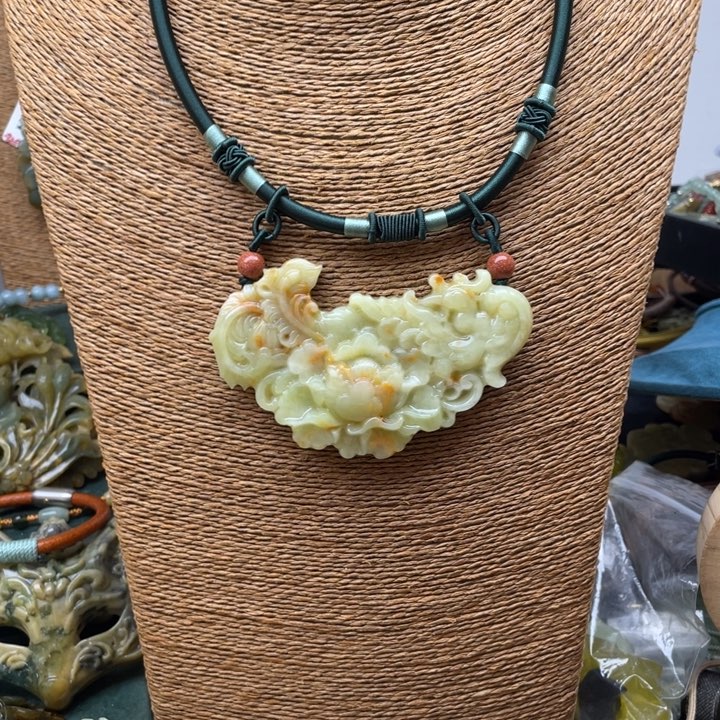 蛇纹石玉未镶嵌吊坠