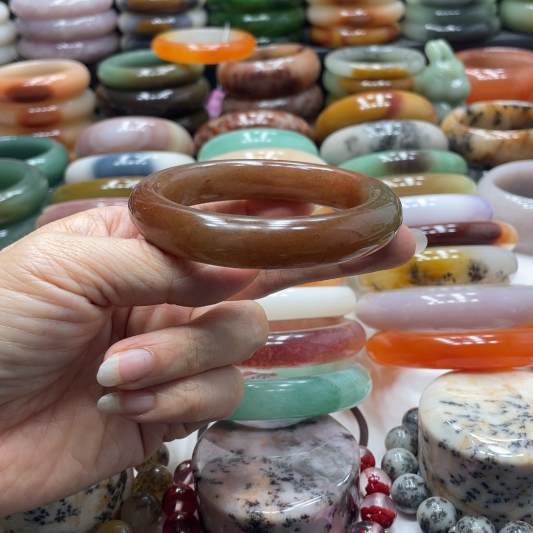 石英岩玉未镶嵌手镯