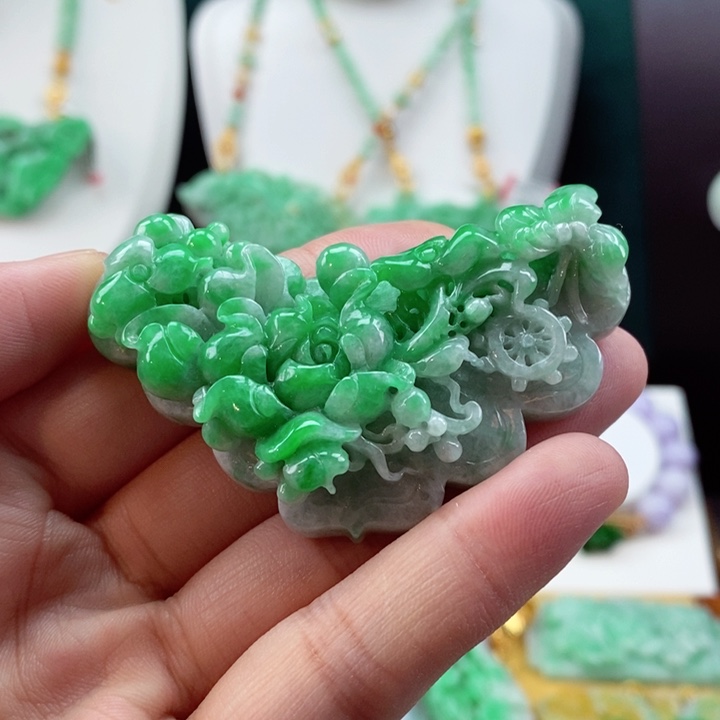 翡翠颈饰未镶嵌翡翠吊坠