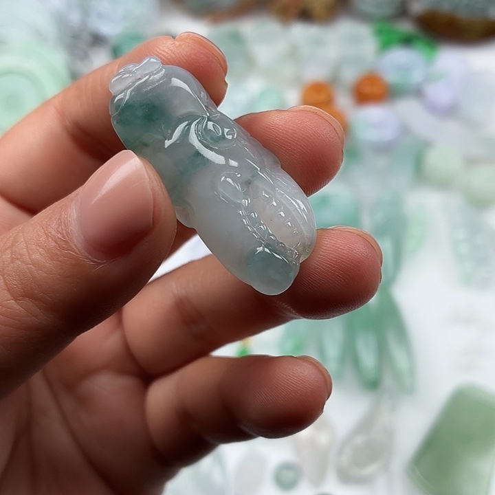 翡翠未镶嵌颈饰纯A