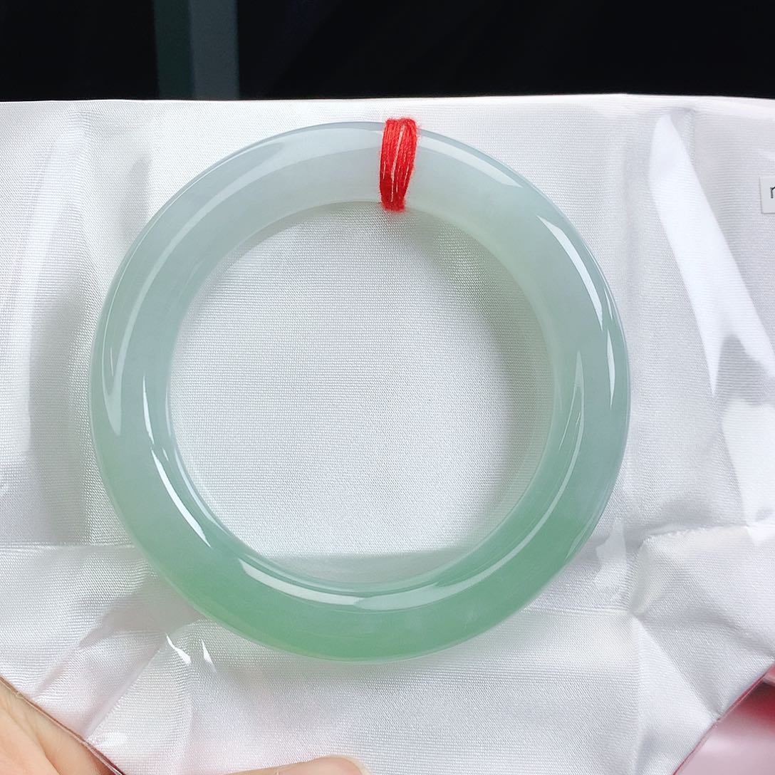 翡翠手镯（圆镯）未镶嵌60