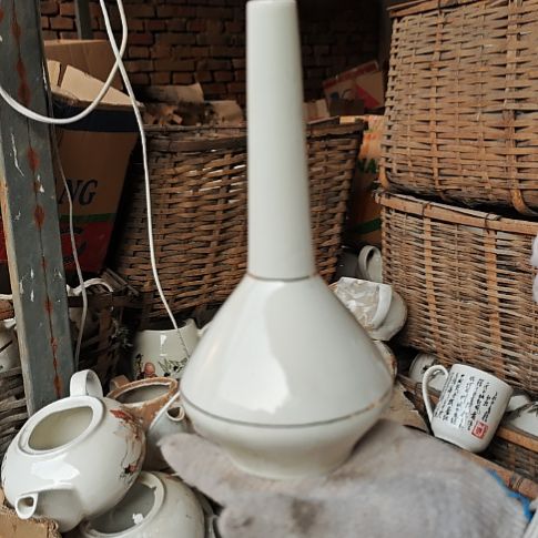 库存微瑕春雷花瓶一个