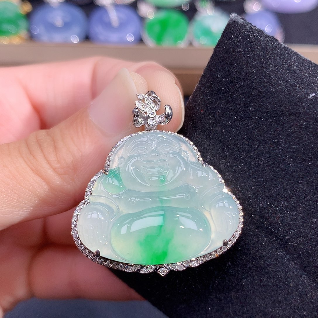 颈饰18K金镶嵌翡翠