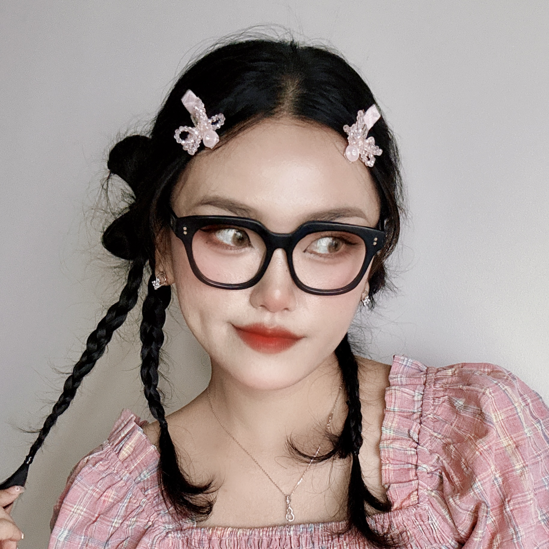 8584一只的价格哦！甜美粉色边夹发夹（手工微瑕介意勿拍）