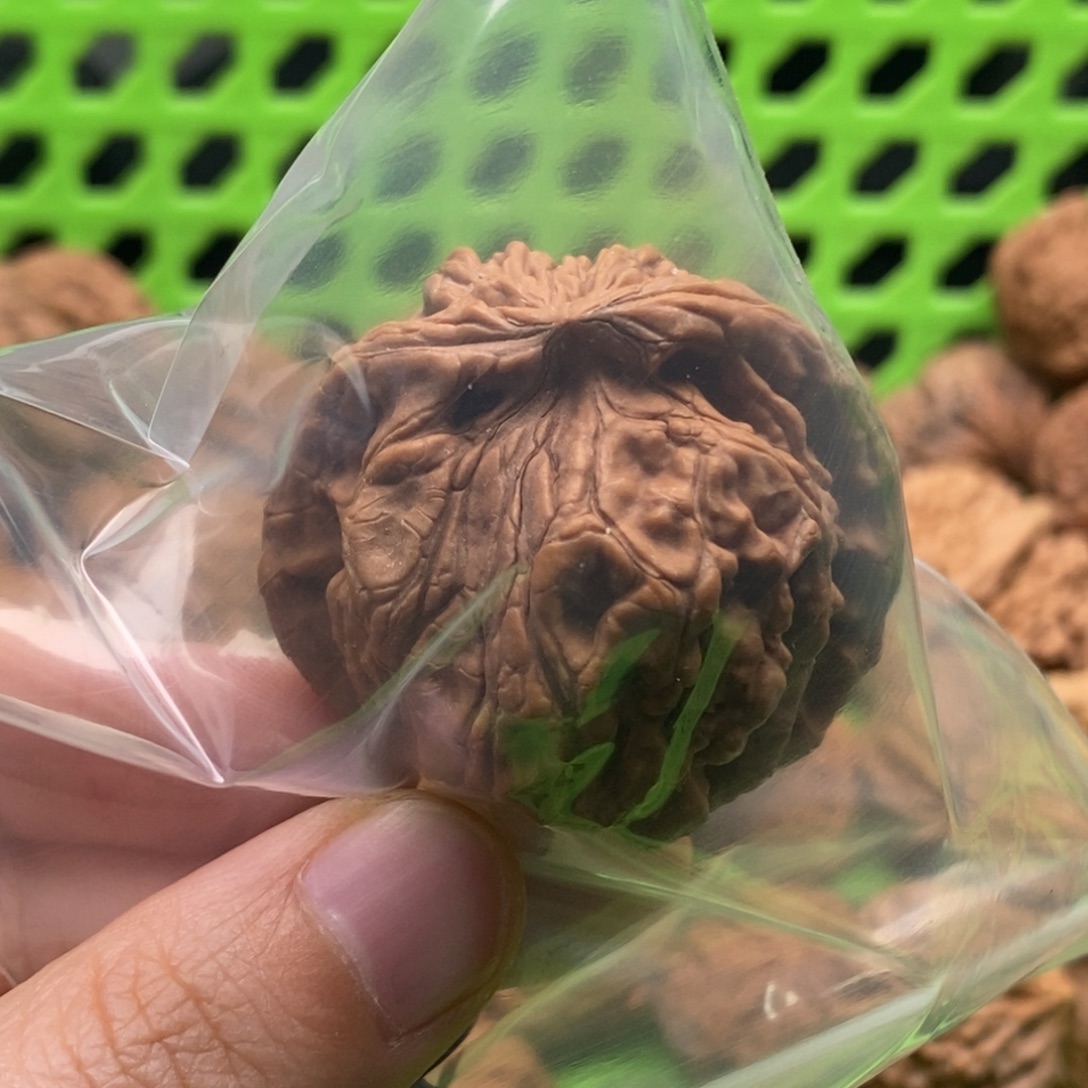 荆***鸟文玩核桃把件定制商品不退不换