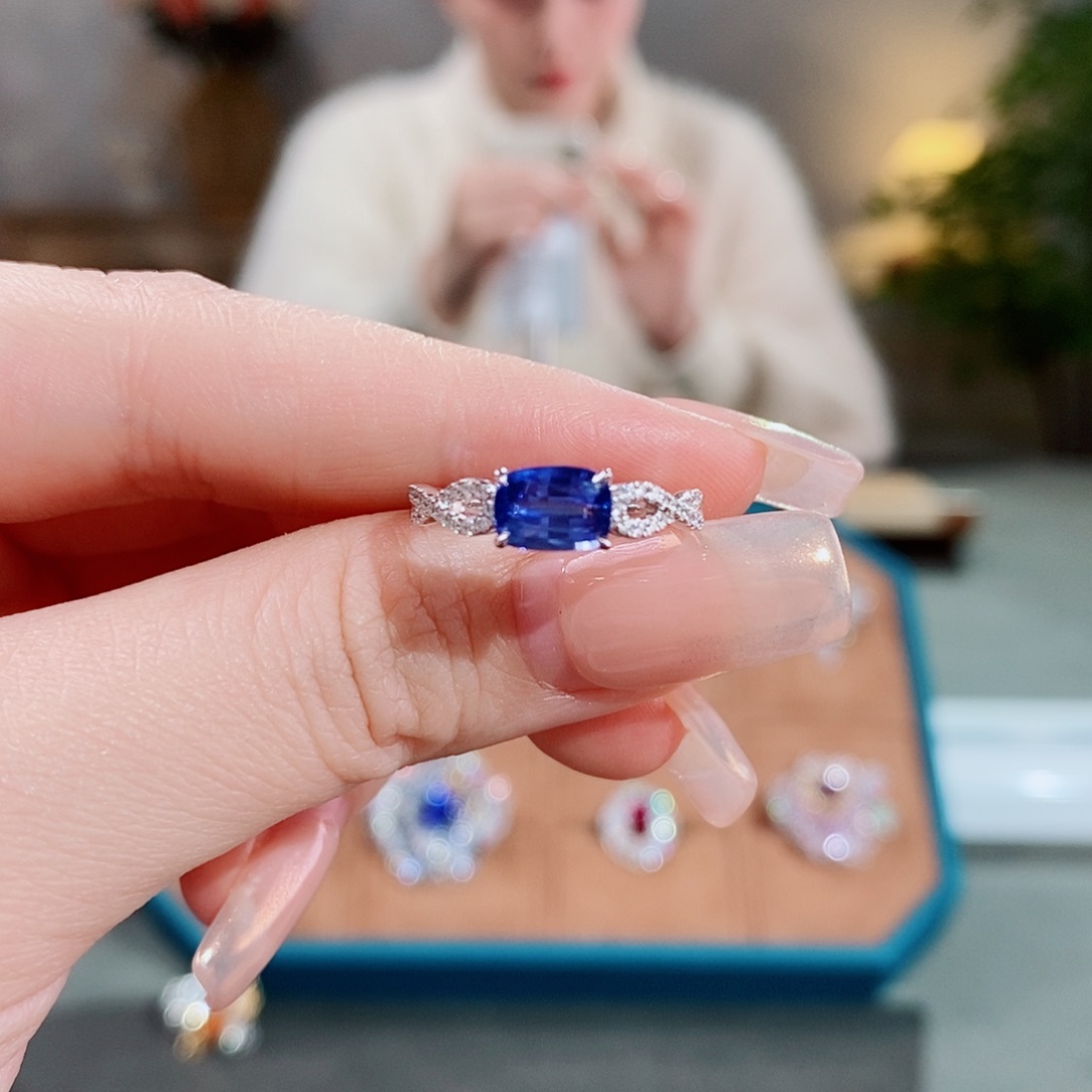 蓝宝石戒指18K金镶嵌1.22ct