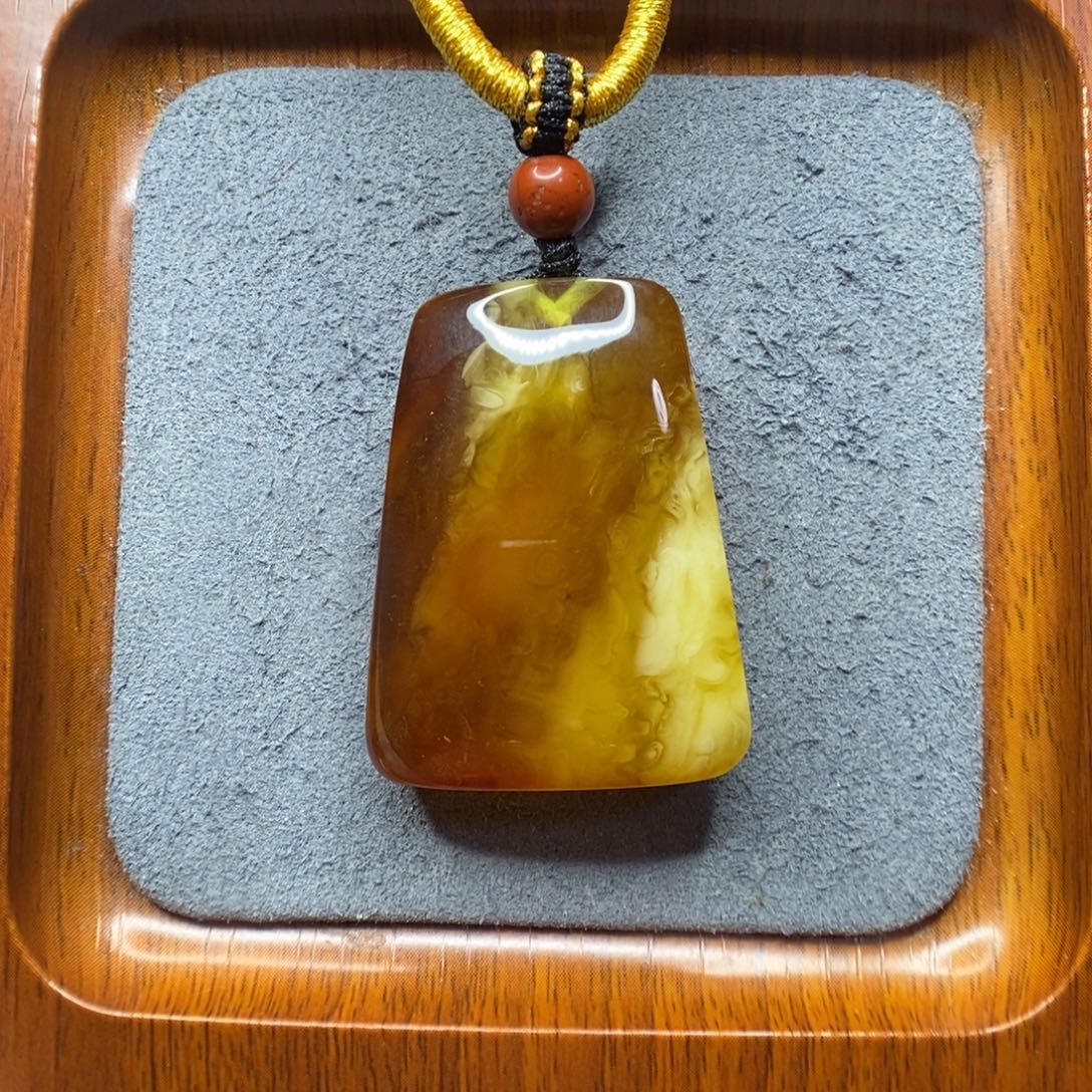 山***糠蜜蜡未镶嵌颈饰郎