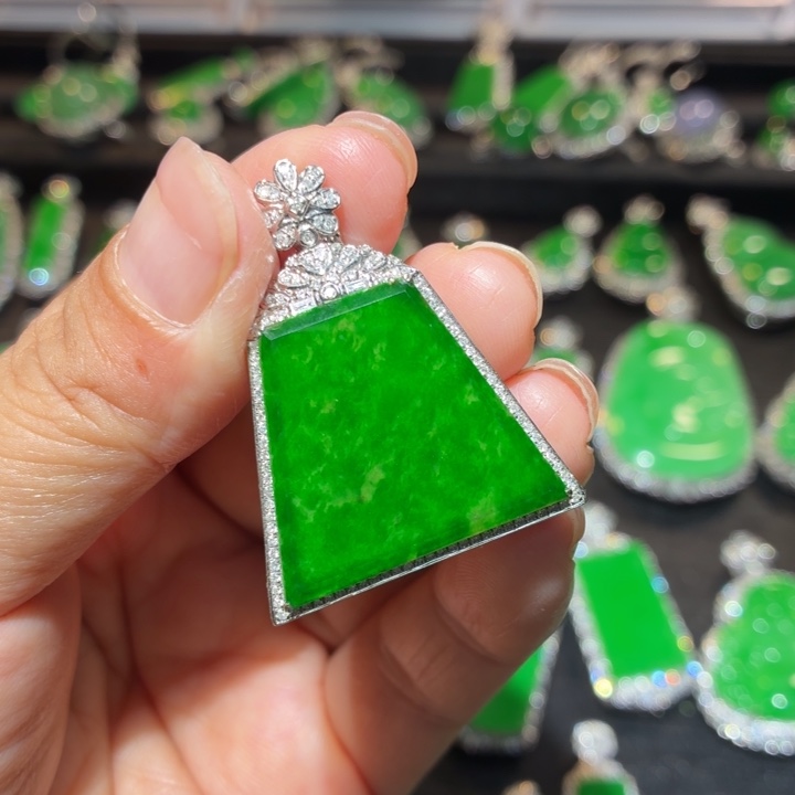 吊坠(不含链)18K金镶嵌翡翠翡翠