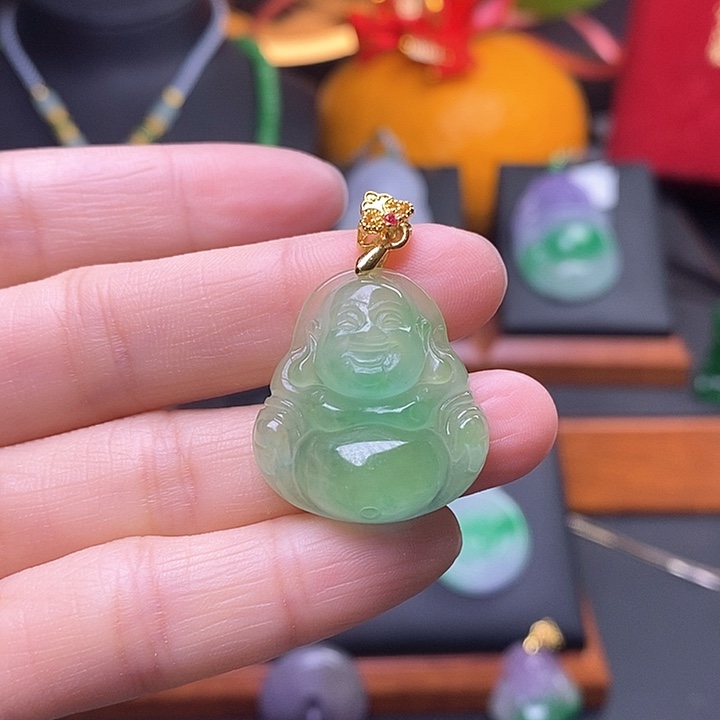 翡翠颈饰未镶嵌佛