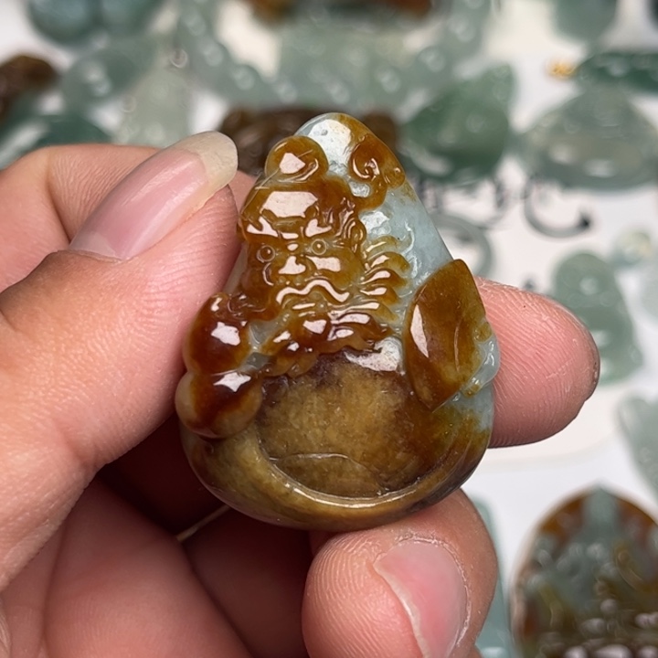 翡翠未镶嵌颈饰钟馗